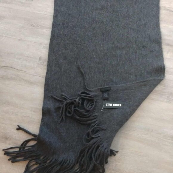Large Super Soft Steve Madden Black Blanket Scarf - Picture 1 of 7